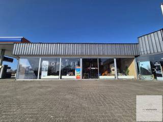 Deze handelsruimte heeft als troef inzetbaar te zijn in verschillende facetten.Ze leent zich er perfect toe als kantoorruimte alsook als...