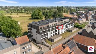 Instapklaar nieuwbouwappartement met staanplaats in centrum Oostrozebeke.Dit appartement is gelegen op de derde verdieping.Ligging: op wandelafstand...