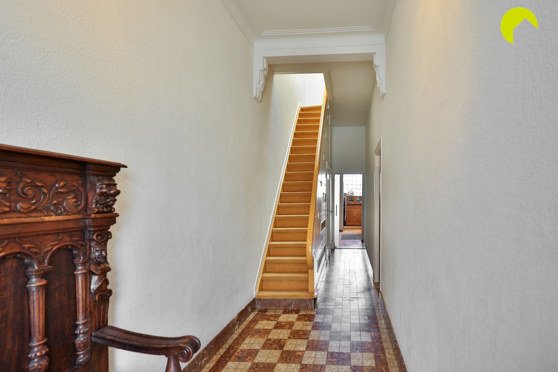 Verzorgde rijwoning met stadstuin in rustige straat - foto 4