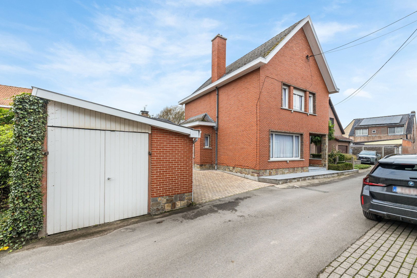 RUIME OPEN BEBOUWING MET 3 SLPKS, TUIN EN GARAGE IN MOERZEKE - DOODLOPENDE STRAAT! - foto 1