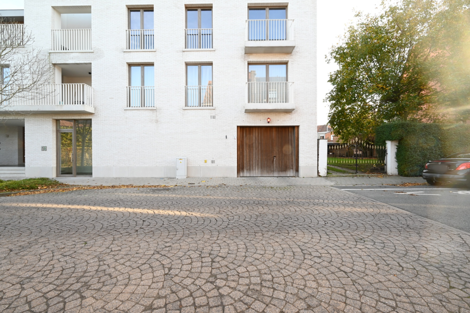 Ondergrondse staanplaats in het hartje van Rumbeke! - foto 2