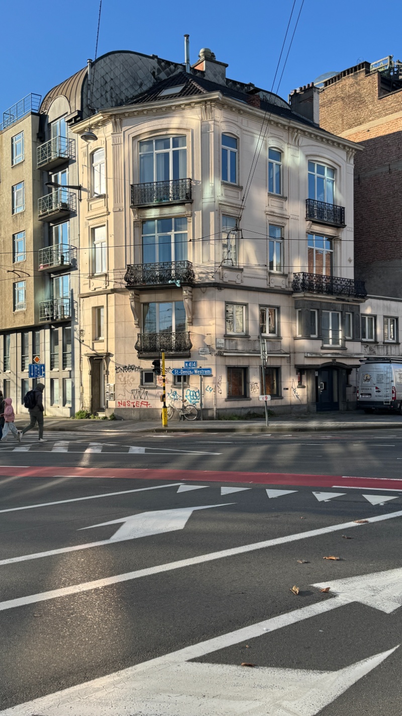 Karaktervol appartement op top-locatie aan het Sint-Pietersstation - foto 1