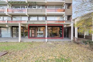 <p>Te koop: gezellig gesloten appartement in Antwerpen, Hof ter Lo, met rustgevend zicht op de gemeenschappelijke binnentuin.<br />Dit compacte en veelzijdige appartement biedt een unieke combinatie van een groen uitzicht en een praktische ligging. Dankzij de efficiënte indeling is dit een perfecte basis om naar eigen smaak te moderniseren. Gelegen in een rustige buurt, maar met winkels, openbaar vervoer, scholen en parken op korte afstand, geniet u hier van het beste van beide werelden.<br /><br />Belangrijkste ruimtes:<br />• Woonkamer met veel lichtinval.<br />• Keuken voorzien van keramische kookplaat en dampkap.<br />• Badkamer met ligbad, toilet, wastafel in meubel en aansluiting voor wasmachine.<br />• Slaapkamer met voldoende ruimte voor een tweepersoonsbed.</p>

<p>Troeven:<br />• Ideaal als investering<br />• Compact en veelzijdig appartement, ideaal om te personaliseren.<br />• Rustige ligging met snelle verbinding naar voorzieningen.<br /><br />Neem vandaag nog contact op met uw ERA-makelaar voor een bezoek.<br />JOUW DROOMAPPARTEMENT. ZO GEVONDEN!</p>