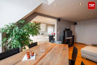 Welkom in dit instapklaar 2 slaapkamer appartement dat deel uitmaakt van een kleinschalig gebouw (3 entiteiten) zonder syndic kost.Het appartement is...