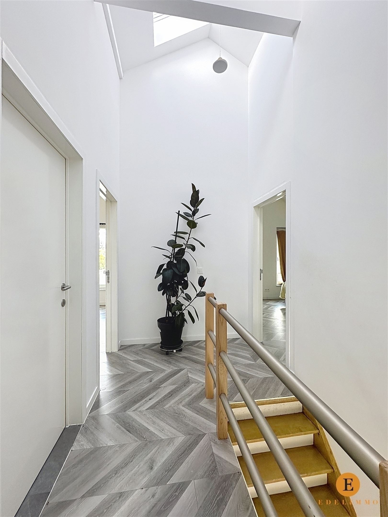 Instapklare en ruime OB met ruime tuin en 6 slaapkamers.  - foto 2