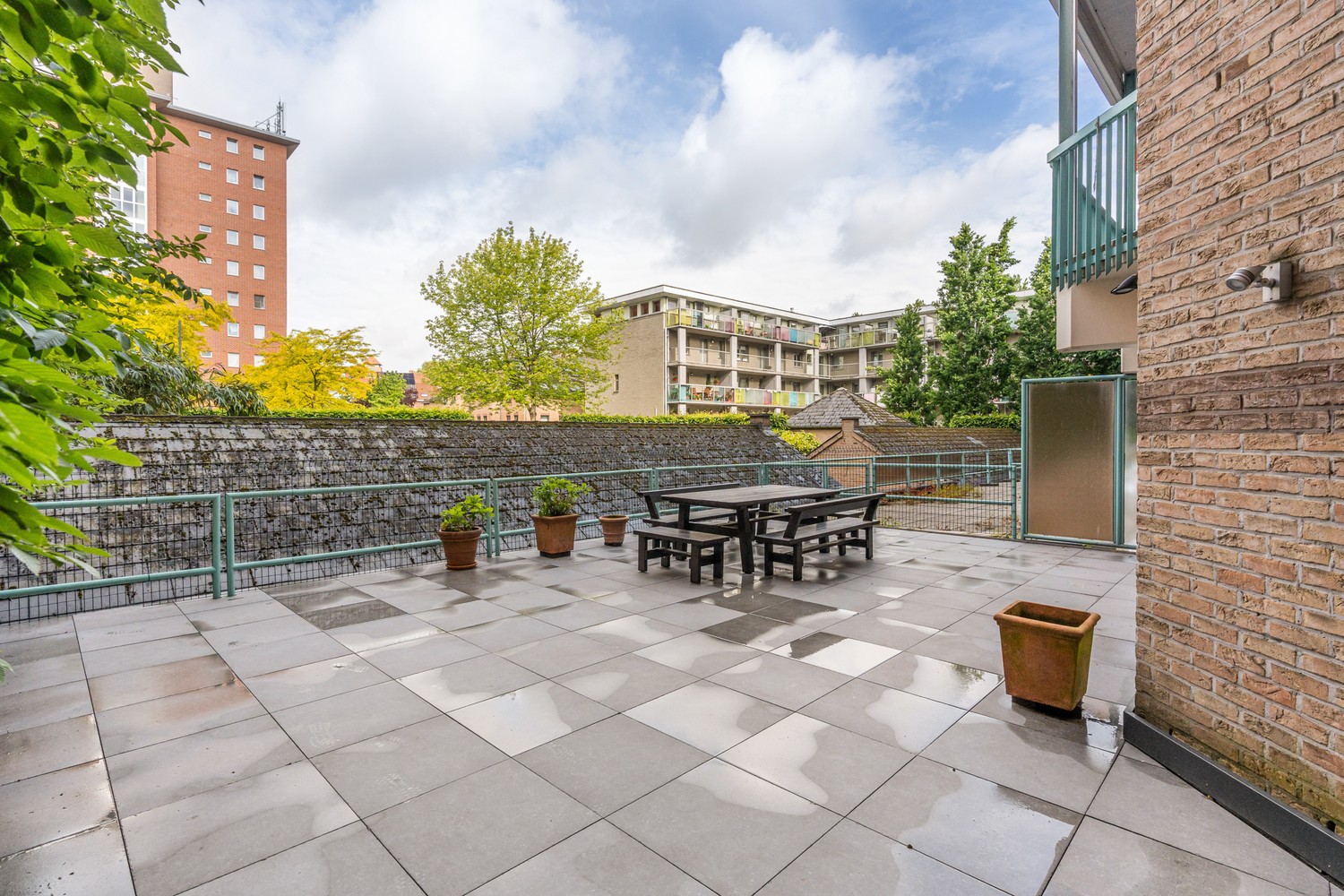 Ruim, modern en gelijkvloers appartement met 3 slaapkamers, een groot terras, 2 autostaanplaatsen en 2 kelders te centrum Leuven! - foto 4