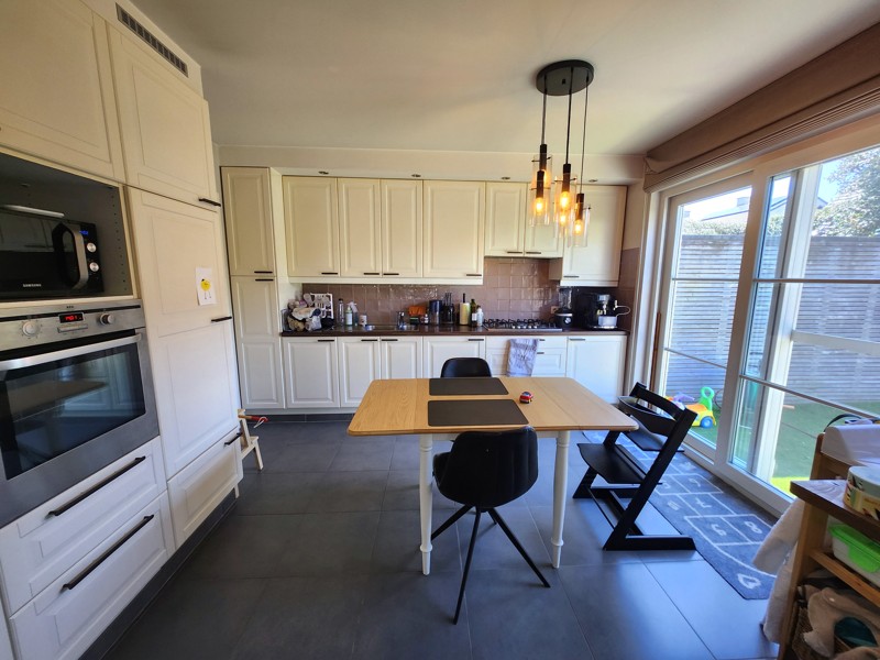🏡 Moderne gezinswoning TE HUUR met tuin, garage en 3 slaapkamers op topligging in Waregem! - foto 4