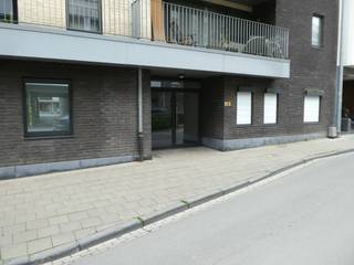 Immo3000 heeft een autostaanplaats te koop in het centrum van Leuven.<br />Bent u op zoek naar een veilige en vlot bereikbare ondergrondse autostaanplaats in het centrum van Leuven? Deze autostaanplaats van 12 m² in de Vanden Tymplestraat is de perfecte oplossing! Gelegen in een rustige straat, biedt deze plaats een veilige parkeerplek voor je wagen. Bovendien ligt de garageplaats op een toplocatie, vlak bij het stadscentrum en belangrijke invalswegen.<br /><br />Interesse in deze autostaanplaats?<br />Neem dan contact op met Immo3000 op 016 60 3000 of stuur een mailtje naar info@immo3000.be