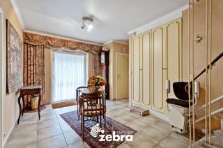 Deze op te frissen woning is rustig gelegen aan de rand van het centrum van Meulebeke met uitstekende bereikbaarheid dankzij diverse invalswegen...