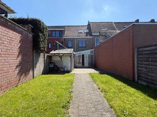 Bij het betreden van de woning kom je binnen in de ruime en gezellige leefruimte, voorzien van centrale verwarming op gas. Aansluitend bevindt zich...