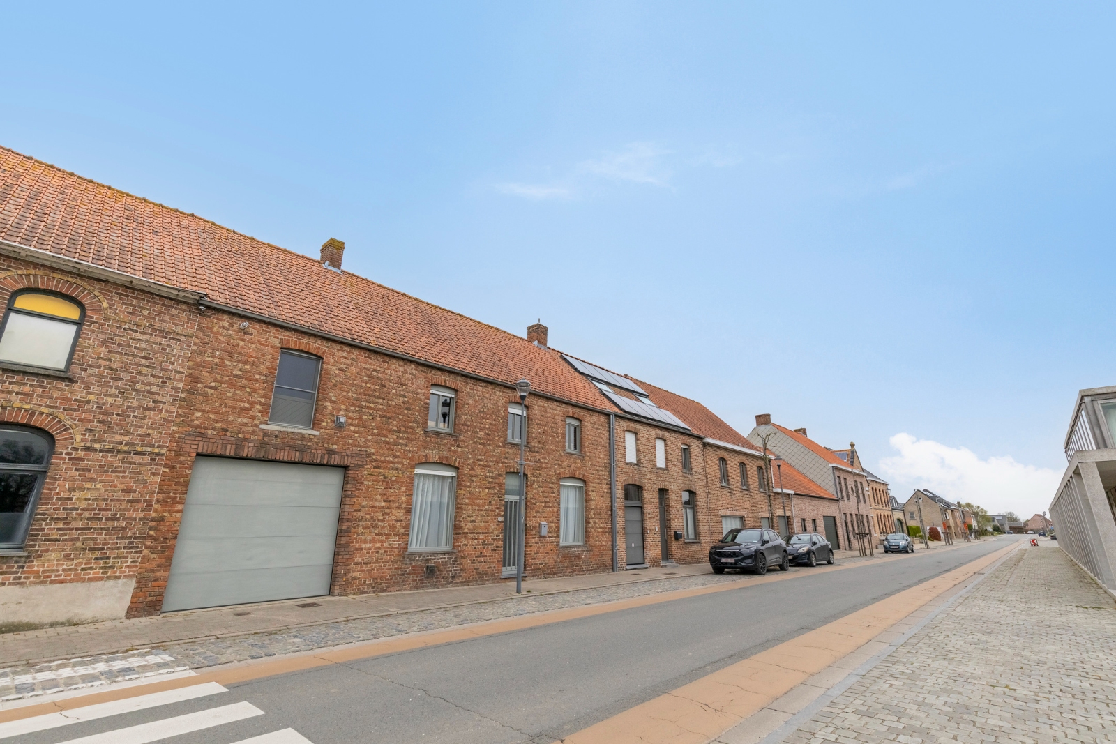 Omvangrijke woning met 5 slpk, tuin en dubbele garage - foto 2