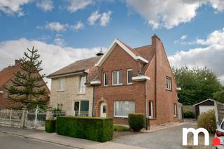 Deze karaktervolle woning in het hart van Heule biedt alles wat je nodig hebt voor comfortabel wonen in een rustige buurt. Dit in de nabijheid...