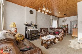 Deze zeer ruime woning, gelegen in het Kempische Herselt, wacht op een nieuwe eigenaar die er weer een warme thuis van wil maken.<br /><br />Het mooie perceel biedt je een solide basis om jouw project te realiseren. Dankzij de authentieke uitstraling, de huidige ruimtes en volumes, en de mogelijkheid om extra leefruimte te creëren op de zolderruimte, kan je hier een prachtwoning creëren.<br /><br /><u><strong>INDELING:</strong></u><br /><strong>Gelijkvloers:</strong> twee woonkamers, salon, keuken, badkamer, berging<br /><strong>1ste verdieping:</strong> 3 slaapkamers en een ruime zolderruimte boven de garages.<br /><strong>Zolder: </strong>ja<br /><strong>Tuin:</strong> met tuinberging <br /><strong>Kelder:</strong> voorraadkelder<br /><br /><br />Ervaar zelf de vele voordelen van deze woning tijdens een persoonlijke rondleiding.<br />Maak vandaag nog je afspraak.<br />Mail naar info@immopersyn.be of bel 013 444 008.