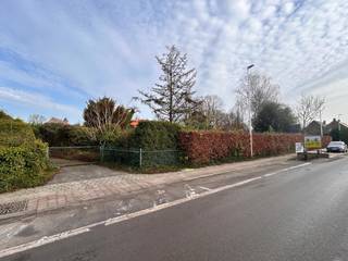 Bent u op zoek naar een bouwgrond voor een halfopen bebouwing met duidelijke mogelijkheden? Dit perceel van 485 m² biedt een uitstekende basis...