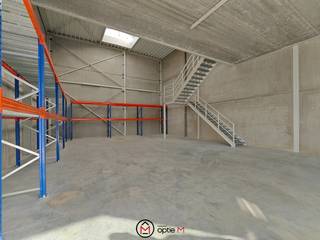 Recente KMO-unit met een totale oppervlakte van 263 m2 waarvan 175 m2 op het gelijkvloers en 88 m2 op verdieping.Zeer gunstige ligging op een...