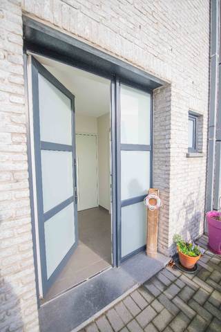 TE KOOPRuime gezinswoning in rustige buurtOp een bijzonder rustige locatie in Bredene aan zee, bevindt zich deze instapklare en ruime rijwoning —...