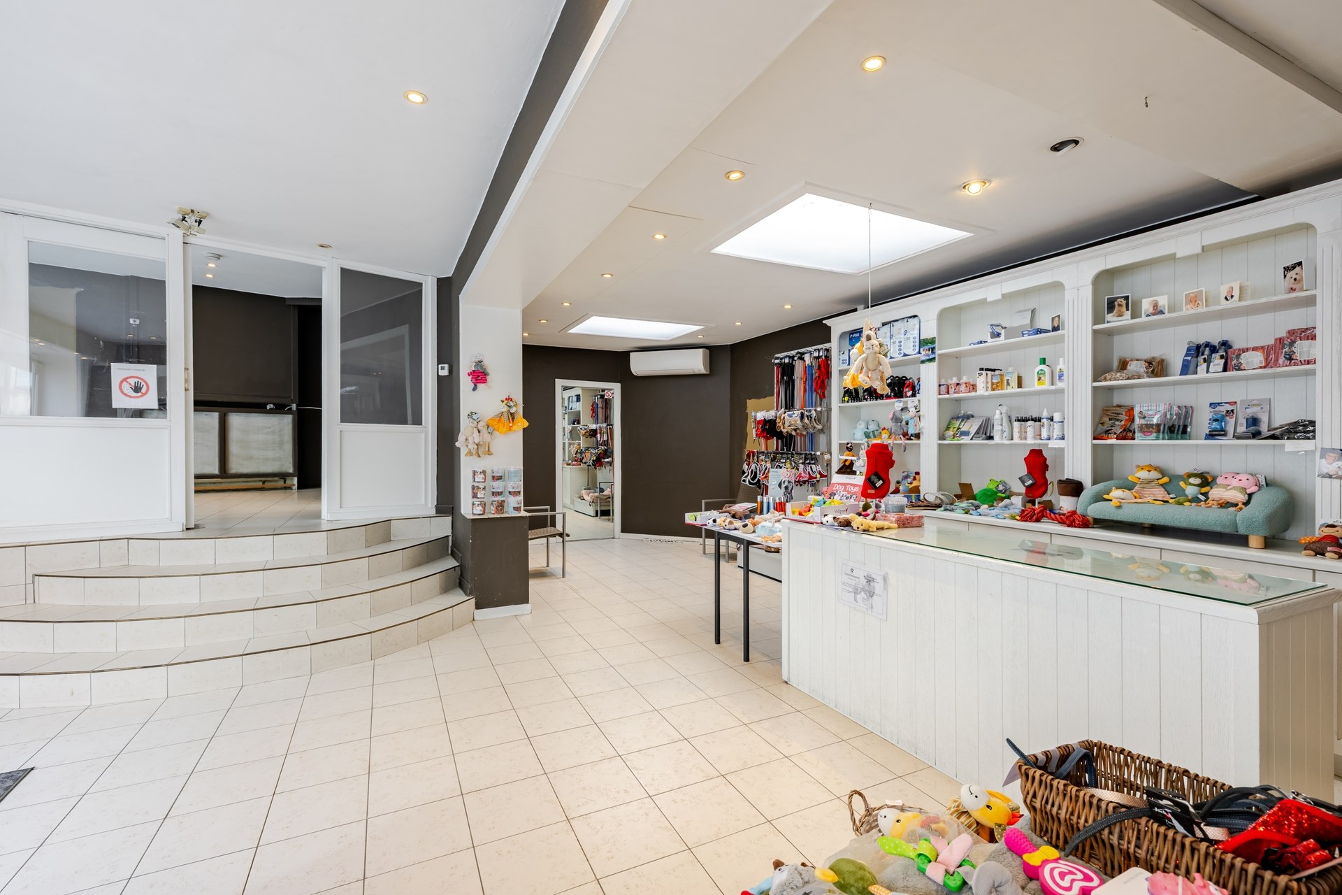 Handelspand met uitstekende visibiliteit en tal van mogelijkheden nabij het centrum van Aalst - foto 5