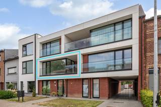 LICHTRIJK APPARTEMENT MET 2 SLAAPKAMERS, RUIM TERRAS EN AUTOSTAANPLAATS – BOUWJAAR 2021Ontdek dit instapklare appartement, gebouwd in 2021, dat...