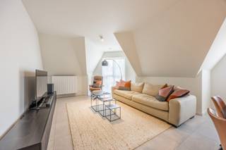 Right in the center of Nieuwpoort-Stad, with shops, restaurants, and the market within walking distance, we find this move-in ready duplex apartment in the recent residence Maiden Lane. The living space is stylishly finished and fully painted, so you can move in right away without any additional work.<br /><br />The duplex apartment is located on the 3rd and 4th floor and is laid out as follows:<br />Entrance hall with separate toilet and storage room, open fitted kitchen, bright living room, and the first bedroom. On the upper floor, we find the very spacious second bedroom, storage room, and a fitted bathroom connected by a staircase.<br /><br />Advantages:<br />- Recent residence (2021)<br />- Favorable EPC A<br />- Central location in the center of Nieuwpoort<br />- Two cellar storage rooms included in the price<br />- Possibility to purchase a parking space<br /><br />Want to see more and know more about this property? Be sure to watch the video on our website or contact us for a visit.