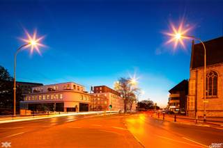 Dunant Gardens biedt een antwoord op de Gentse parkeer-en mobilitieitsproblematiek via de constructie van 191 ondergrondse parkeerplaatsen en verschillende gemeenschappelijke fietsenbergingen. Bij de aankoop van een regulier appartement geldt dan ook een aankoopverplichting van minstens één parkeerplaats. De inrit bevindt zich langs de kant van de Henri Dunantlaan, waar eveneens een fietsenlift en ramp voorzien is. WWW.LANDBERGH.BE 09 225 25 24