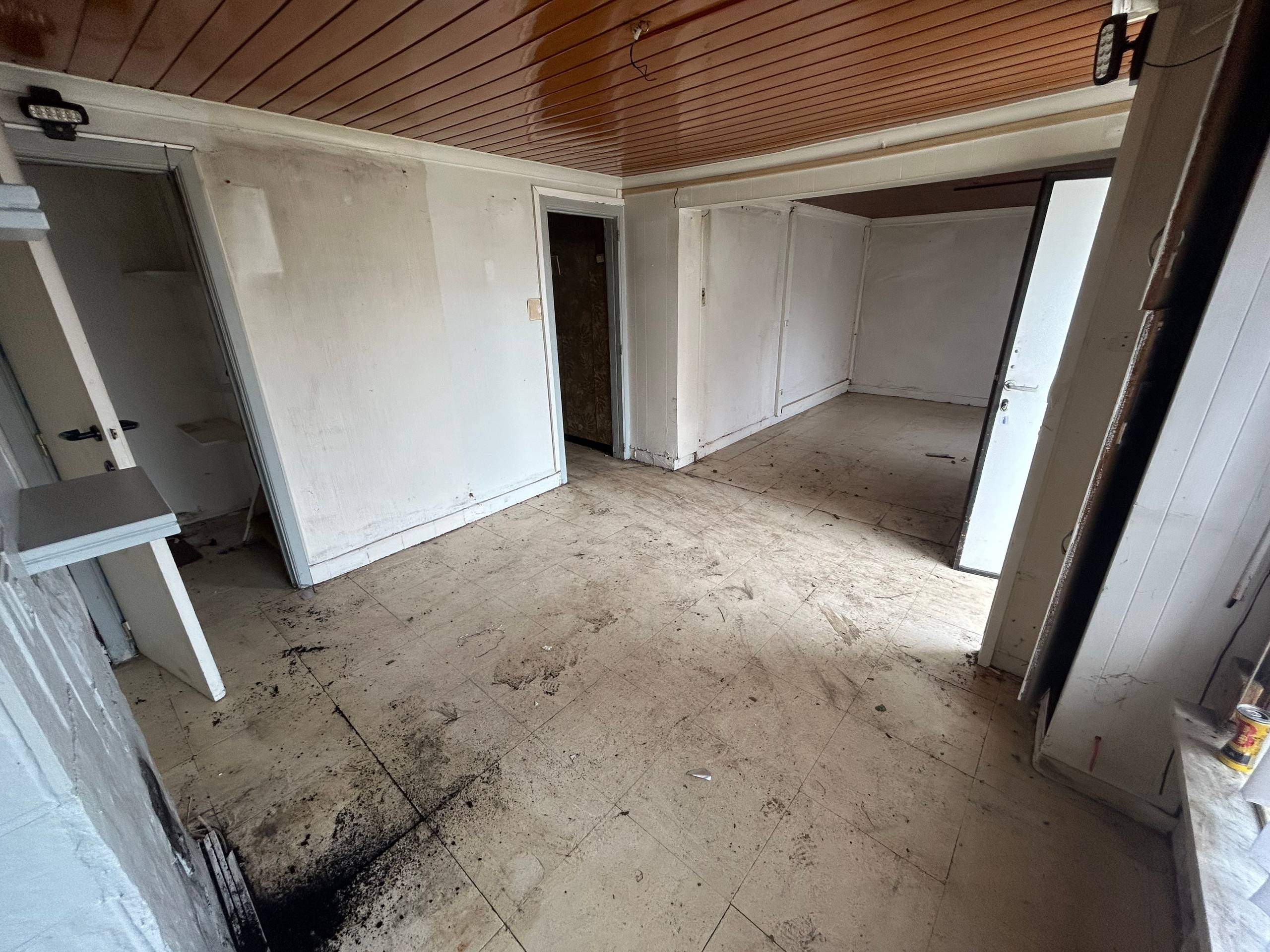 Izegem - Halfopen te renoveren woning met uniek verzicht - foto 3