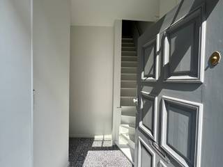 In het rustige & pittoreske Sint-Annakwartier nabij de Burg, de Markt, het Jan Van Eyckplein & de Brugse Vesten, vind je deze charmante hoekwoning...