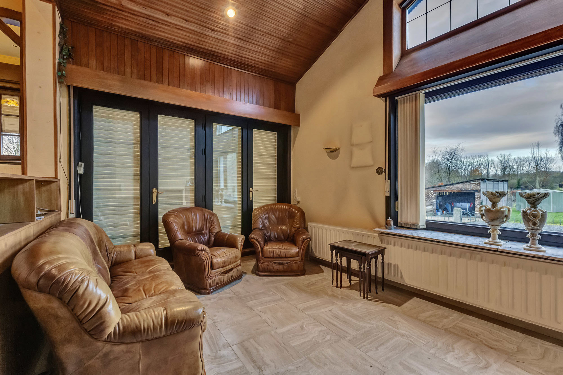 Te renoveren HOB met ruime garages en tuin - foto 5