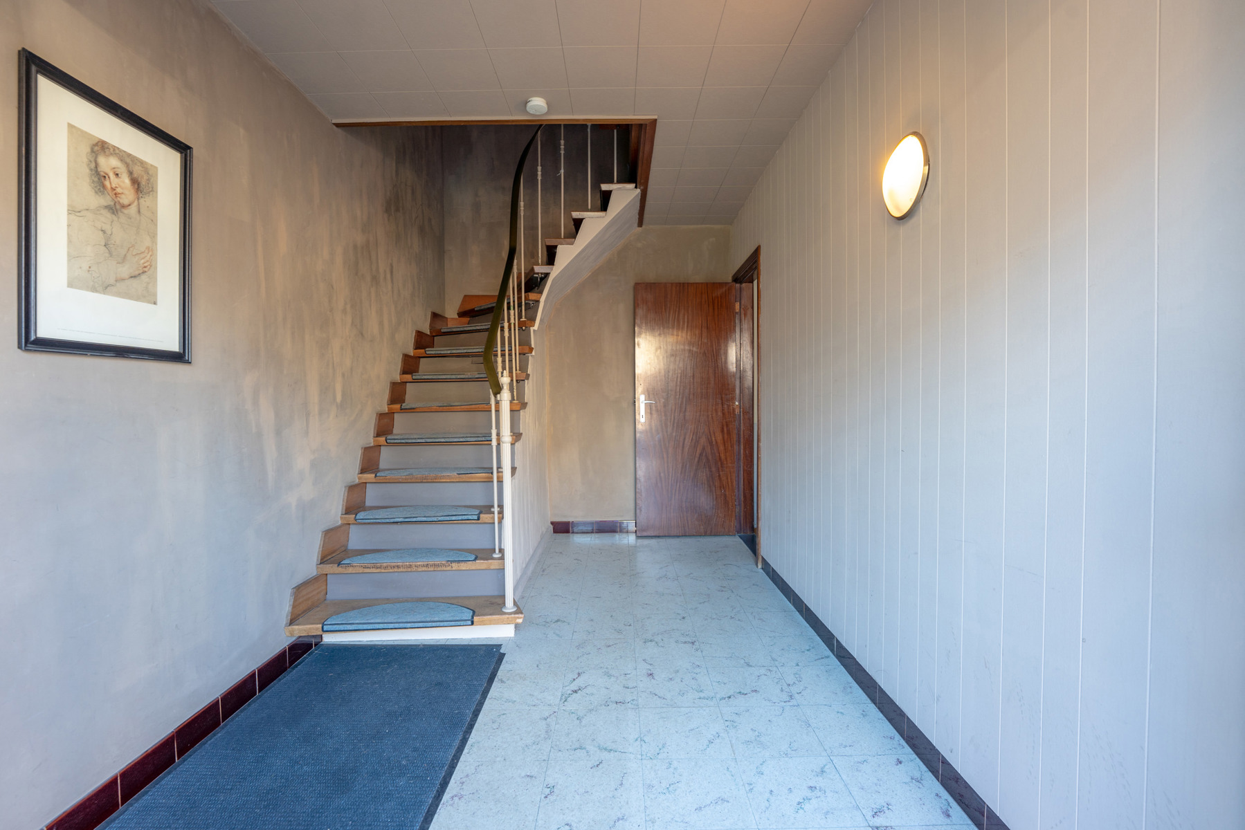Opbrengsteigendom met 2 appartementen, inpandige garage en tuin - foto 2