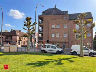 Dit uitstekend onderhouden appartementsgebouw, gelegen op een strategische hoeklocatie te Sint-Pauwels (Dries / Potterstraat), vormt een...