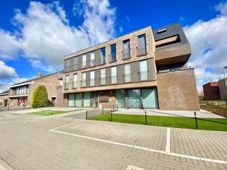 Dit aangenaam en ruim appartement is gelegen in een rustige woonstraat in het centrum van Oosteeklo met alles vlakbij en waar het landelijk...