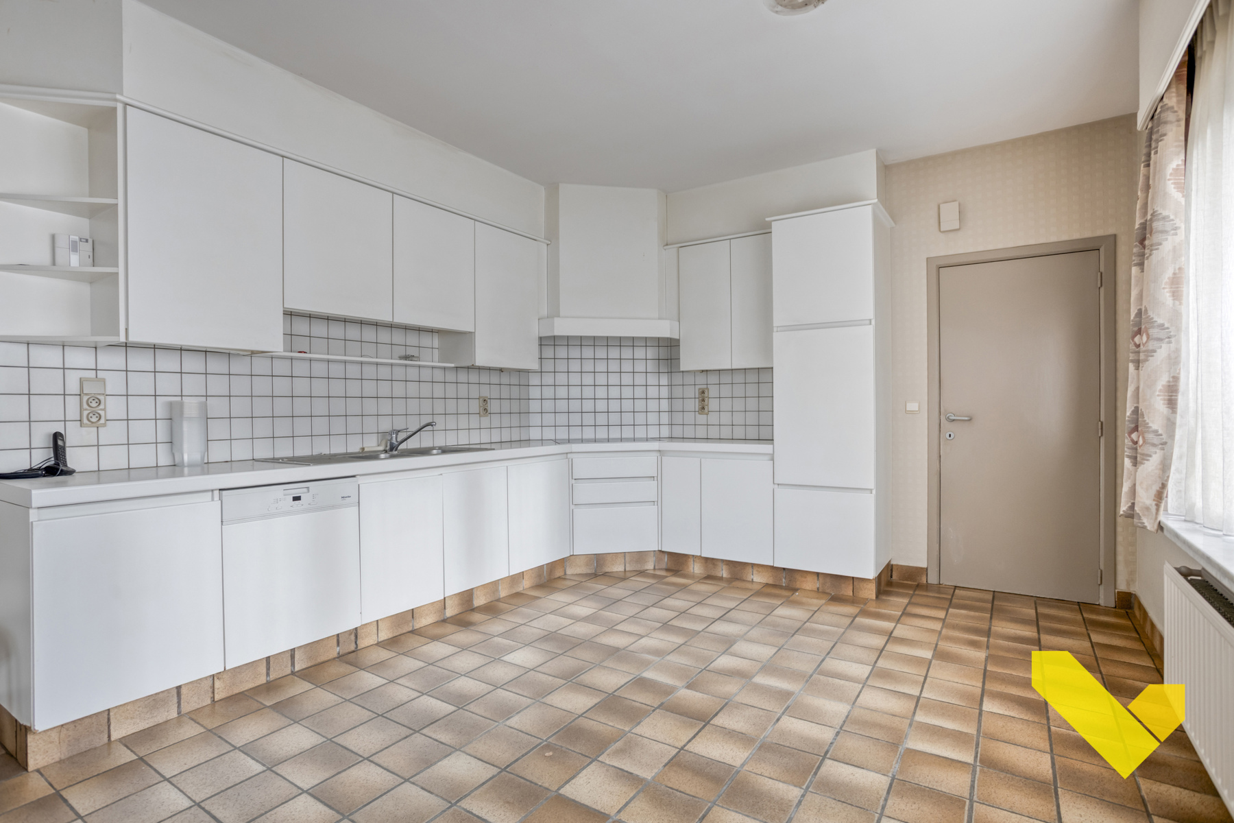 Zeer ruime eigendom van 358m² in het centrum! - foto 5