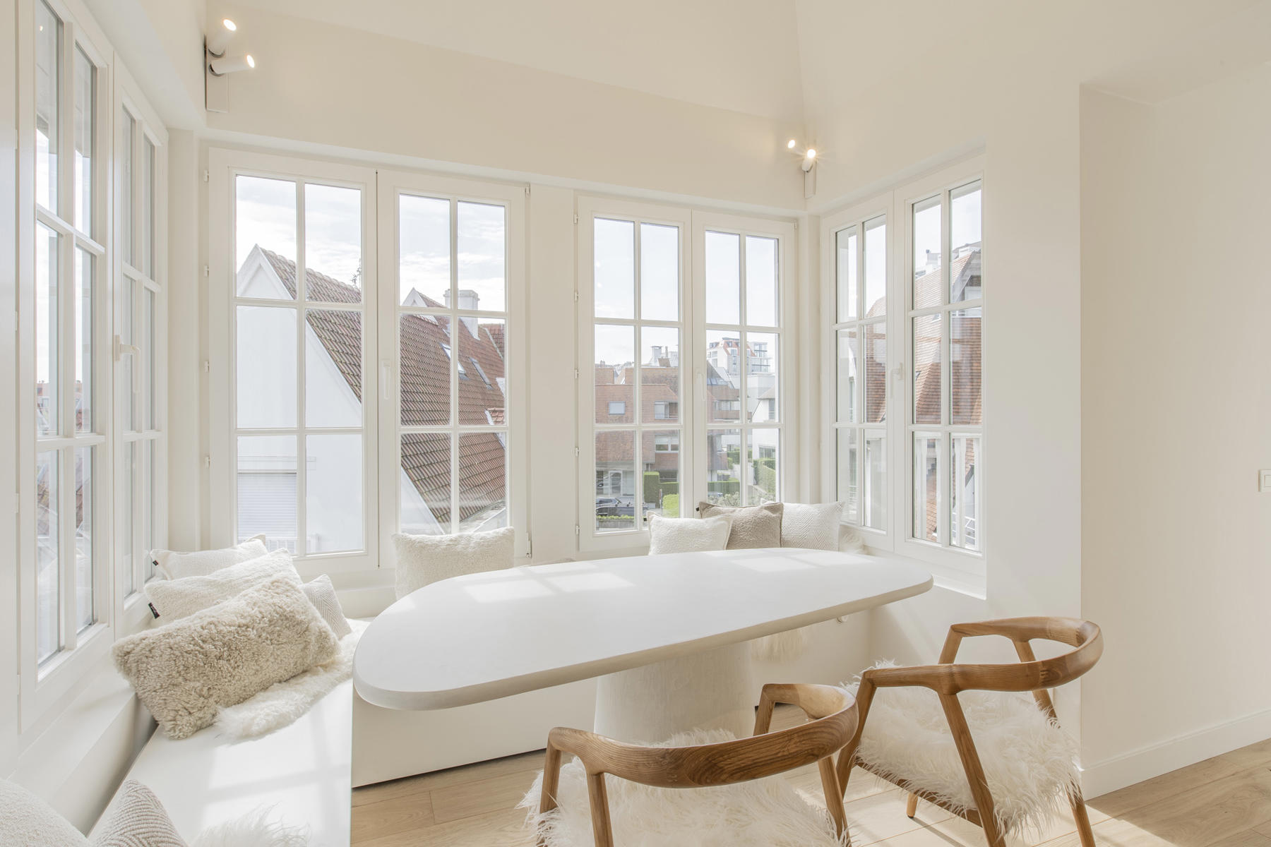 Volledig gerenoveerde penthouse in villa-residentie - foto 5