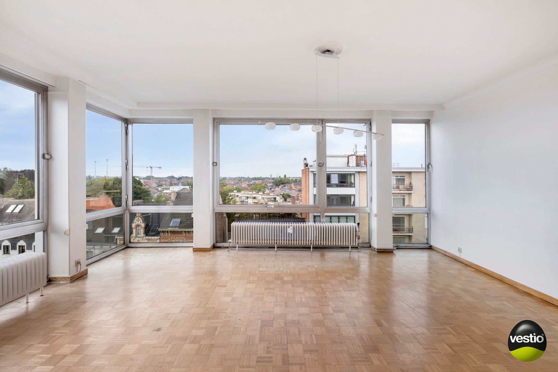 Klassevol, lichtrijk 3 slaapkamer appartement van 145 m² op het Leopoldplein. - foto 4