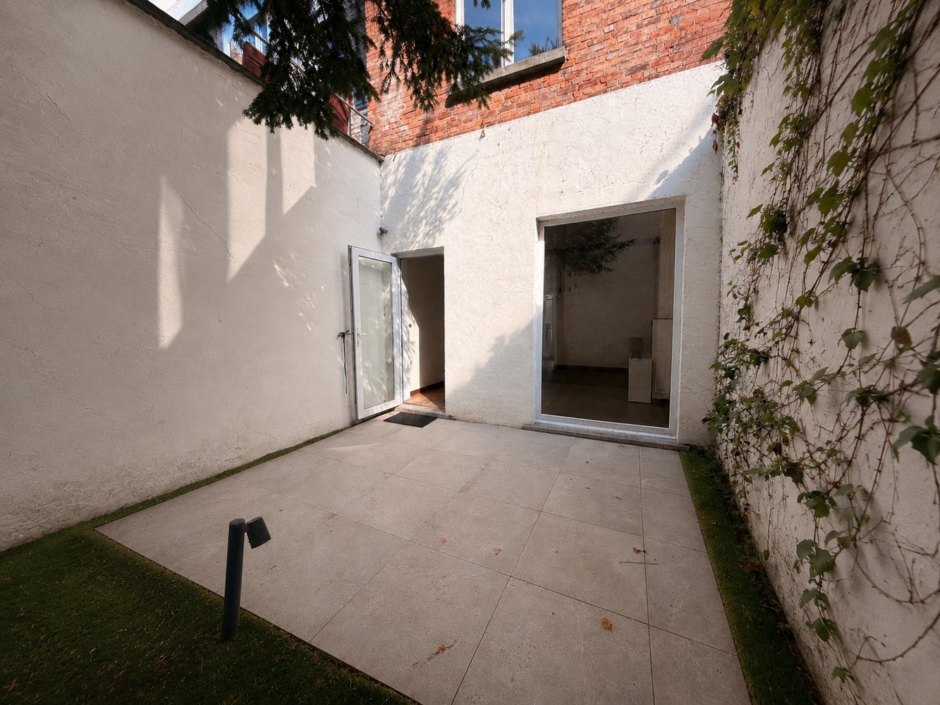 Rijwoning met twee slaapkamers en stadskoer in het centrum - photo 5