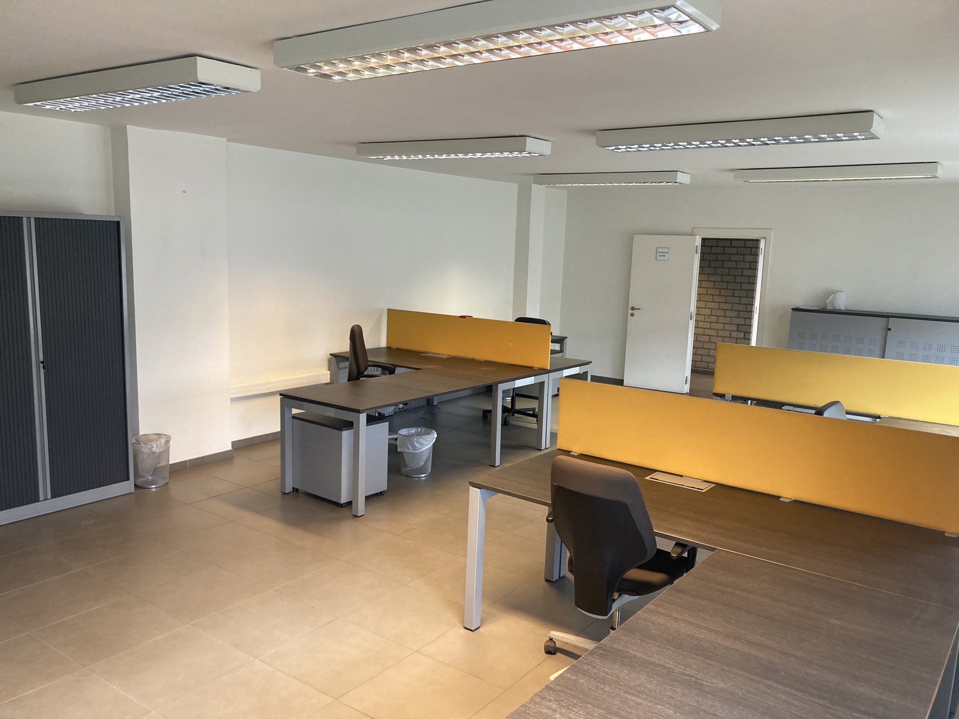 Bedrijfsgebouw met kantoren in Houthalen - foto 4