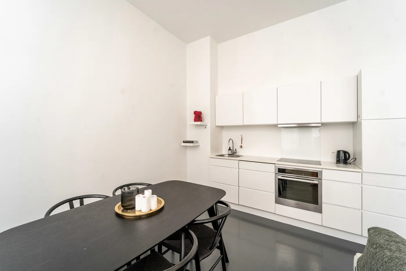 Trendy bemeubeld gelijkvloers appartement met buitenruimte - foto 4