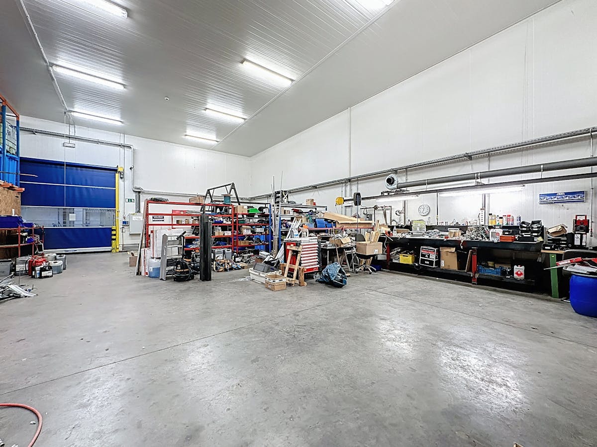 Warehouse with office for rent in Anzegem - photo 4