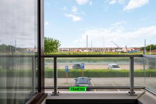 Te midden in de Belle-Epoquewijk vinden we dit appartement met fenomenaal zicht terug, pal achter de Zeedijk te Oostende. Vanuit het pand heeft u...