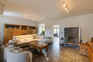 Deze mooie en praktische woning is gelegen in Viersel, een rustige en groene deelgemeente van Zandhoven.De ligging is bijzonder gunstig: op slechts...