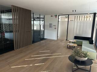 Ruime en strategisch gelegen bedrijfsruimte van 270 m² in het hart van Hoeselt.Bent u op zoek naar een ruime en flexibele locatie voor uw...