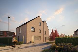 Danneels bouwt deze halfopen bebouwing in moderne stijl in onze toekomstgerichte woonbuurt in een rustige, nieuwe zijstraat van de Olmenlaan in Zele. Een nieuwe familievriendelijke woonomgeving met veel groen, dicht bij het centrum en alle voorzieningen. <br /><br />De woning is rustig gelegen, links vooraan de nieuwe wijk en is bijzonder functioneel ingedeeld. Zithoek, eetkamer en keuken vormen een mooi geheel dat optimaal in verbinding staat met de zuid gerichte tuin en het terras. Op de verdiepingen hebben we vier slaapkamers, badkamer, een apart toilet en een ruime berging. <br /><br />Danneels realiseert deze woning sleutel-op-de-deur voor jou met een vaste totaalprijs en oplevertermijn. De woning kan worden aangekocht aan het verlaagd btw-tarief van 6%. <br /><br />Een geothermische warmtepomp, vloerverwarming, zonnepanelen en een ventilatiesysteem met warmterecuperatie zijn voorzien en dat is goed nieuws voor jouw energiefactuur.