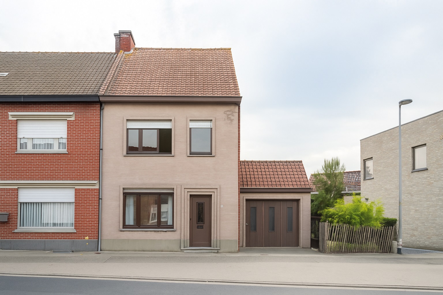 Halfopen bebouwing met 3slpk, garage en tuin - foto 1