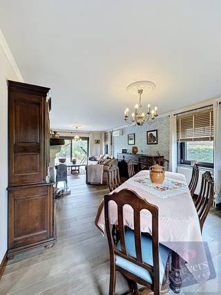 In de rustige en groene Aardbruggenstraat in Alken bevindt zich deze vrijstaande woning op een mooi perceel van 7a42ca. De woning geniet van...