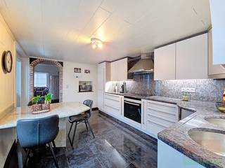 Ontdek dit schitterende pand langs de Wettersesteenweg in het pittoreske en landelijke Bavegem, deelgemeente van het bruisende...