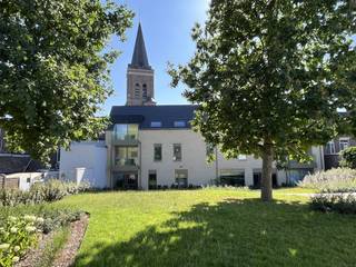 Ontdek dit schitterende nieuwbouwappartement (89m²) op de tweede verdieping van een kleinschalige en energiezuinige residentie, perfect gelegen in...