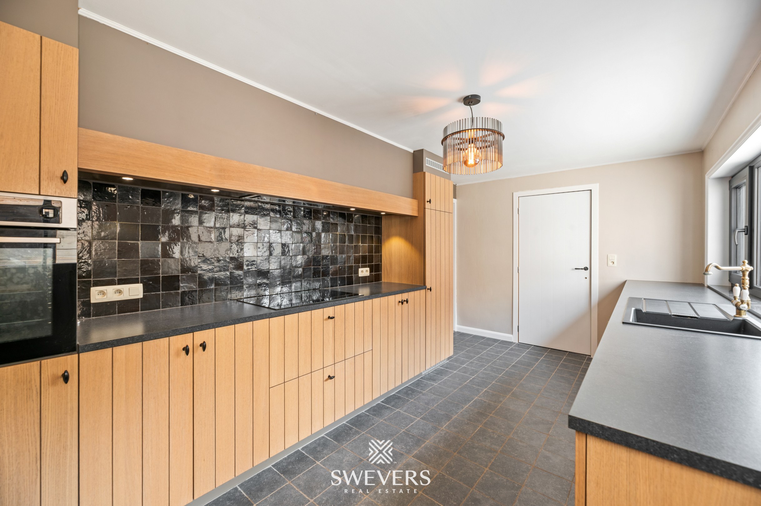 Ruime open bebouwing met 259 m² woonruimte, zuidgerichte tuin en mogelijkheden voor vrij beroep - foto 5