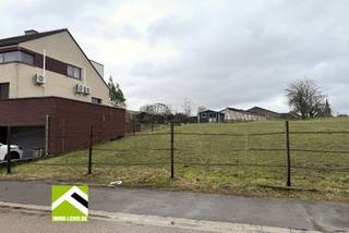 Ce terrain est situé dans le village rural de Widooie, entre Tongres et Borgloon, dans une rue calme, avec des prairies et des champs à...