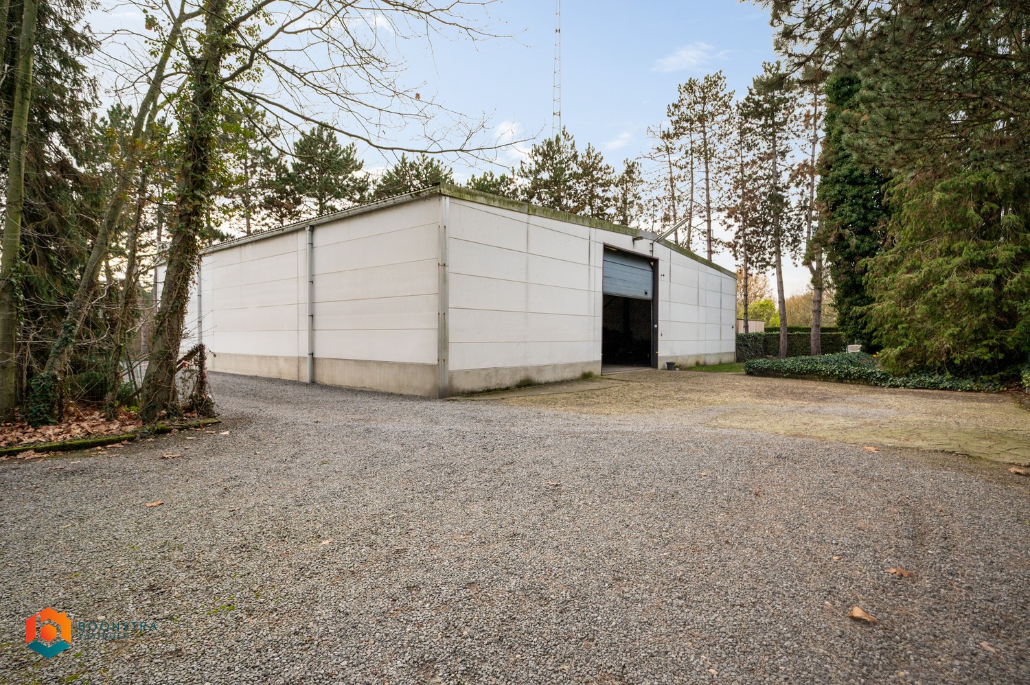 Te renoveren woning met 4 slpkrs en magazijn van 360m² op ruim perceel van 5730m² - foto 4