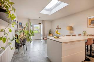 Instapklare stadswoning op wandelafstand van de grote markt met een vlotte verbinding naar de E40 en andere invalswegen. De woning beschikt op...