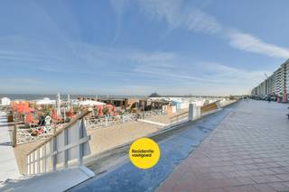 Goed gelegen handelspand met visibiliteit vanop de Zeedijk te Blankenberge! Centraal gelegen in de befaamde winkelgalerij 'Excelsior' rondom tal...